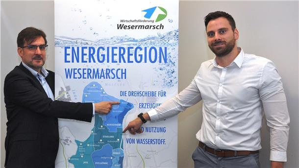 Nils Siemen (links), noch Chef der Wirtschaftsförderung Wesermarsch und ab 1. November Nordenhamer Bürgermeister, und Tobias Busch, Netzwerkmanager der Wirtschaftsförderung.