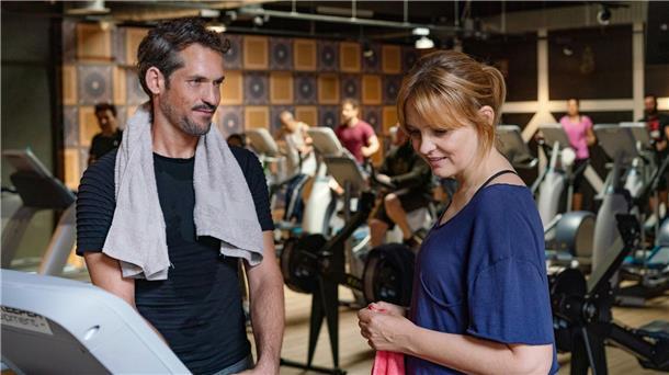 „Kein einfacher Mord“: Bröckelnde Fassade - Verzweiflung Nina (Laura Tonke) versteht sich gut mit Viktor (Sebastian Becker).