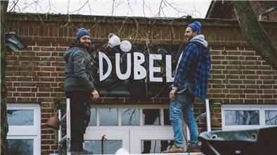 Noch bietet der „Dübel“ nur Mittagstisch außer Haus, aber das Gastro-Team hofft, dass es bald endlich wieder losgeht.