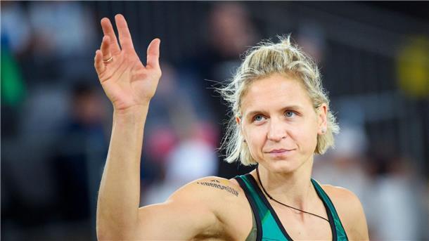 Noch bleibt sie im Turnier in Hambuirg: Laura Ludwig 