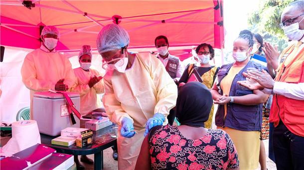 Uganda erklärt Ebola-Ausbruch für beendet Noch gibt es keinen zugelassenen Impfstoff gegen die gefährliche Sudan-Variante von Ebola. (Archivbild)
