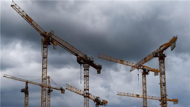 Noch im Frühjahr war die Regierung von einem Wirtschaftswachstum ausgegangen, nun rechnet sie mit einem Rückgang der Wirtschaftsleistung.