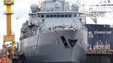 Bug eines grauen Kriegsschiff 