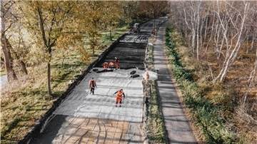 Noch sind die Straßenbauer mit dem ersten Bauabschnitt der K58 beschäftigt. Erst im kommenden Jahr soll auch das zweite Teilstück in Angriff genommen werden.