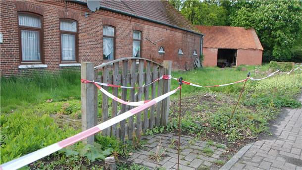 Noch steht das alte Gebäude des früheren Bauernhofs. Der Investor Rainer Gloy möchte hier jetzt gerne Mehrfamilienhäuser bauen.