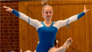 Nora Söller am Boden