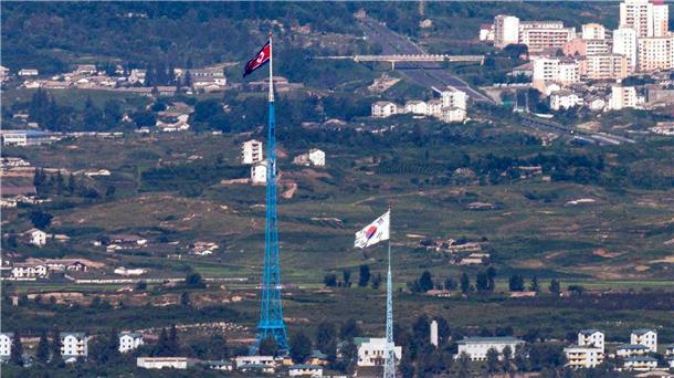Nordkorea hat nach Angaben des südkoreanischen Militärs mindestens eine potenziell atomwaffenfähige Rakete abgefeuert.