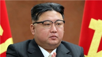 Nordkoreas Machthaber Kim Jong Un bei der Plenarsitzung der regierenden Arbeiterpartei zum Jahresende in Pjöngjang.