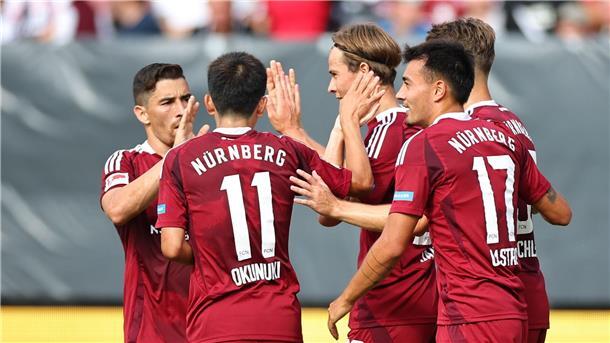 Kloses verheißungsvolle Generalprobe: FCN besiegt Juve 3:0 Nürnberger Torjubel mit Schütze Caspar Jander (M).