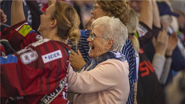 Tolle Aufholjagd der Pinguins wird nicht mit einem Sieg belohnt Nur die Hoffnung nicht aufgegeben - die Pinguins-Fans wurden für ihre Unterstützung mit dem späten Ausgleich belohnt.