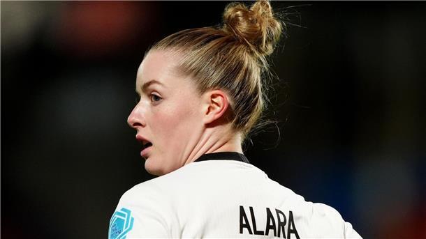 Wegen Nazi-Parolen: DFB-Spielerin ohne Nachname auf Trikot Nur noch den Vornamen auf dem Trikot: Alara Şehitler