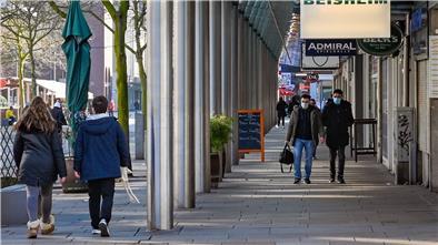 Nur wenige Menschen nutzten das schöne Wetter am Dienstag zu einem Gang durch die Innenstadt. Und nicht jeder hielt sich dabei an die neue Maskenpflicht.