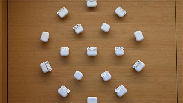 Nutzer in der EU bekommen die Live-Übersetzungsfunktion später in ihre AirPods. (Archivbild)