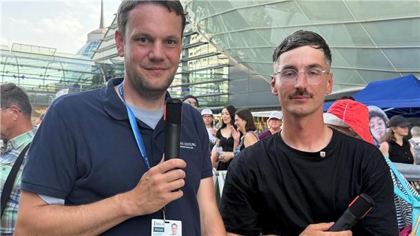 Sail 2025 in Bremerhaven mit NZ-Audio: Hier gibt‘s was auf die Ohren! NZ-Reporter Jens Gehrke und NEUS-Festival-Initiator Niklas Piatowski.
