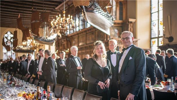Bremer Schaffermahlzeit mit Protestgetöse und Klebe-Aktivisten Gäste der Schaffermahlzeit
