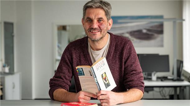 NZ-Sportchef Lars Brockbalz legt das Buch „Fever Pitch“ von Nick Hornby nicht nur Fußballfans ans Herz.