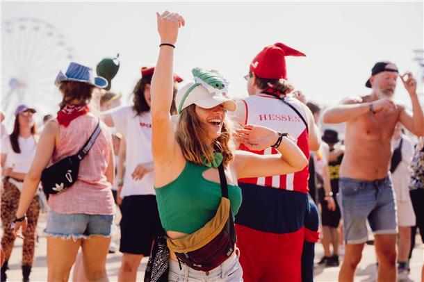 Deichbrand 2024: Das sind die schönsten Fotos vom Donnerstag Ob Grün die Hoffnung für ein tolles Festival ist?