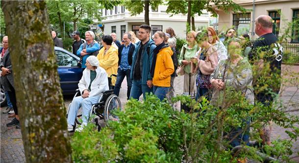 Ob Hausecke, Vorgarten oder Balkon, die Goethestraße nimmt mit auf eine musikali...