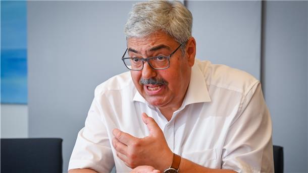 Grantz: „Innenstadt hat höchste Priorität“ Oberbürgermeister Melf Grantz (SPD) im Interview: Wie geht es mit der Karstadt-Immobilie und der Innenstadt weiter?