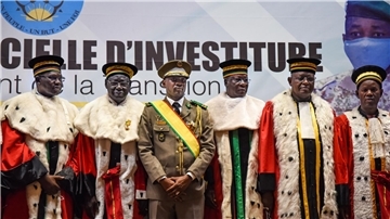 Oberst Assimi Goita (M) bei seiner Vereidigung als neuer Übergangspräsident von Mali im Juni 2021.