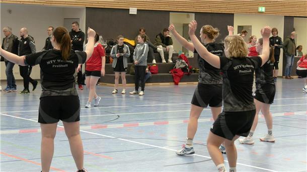 Wohnsterinnen fahren zur Titelverteidigung nach Berlin Obwohl die Wohnster Prellballerinnen durch den Ausfall einer Stammspielerin geschwächt waren, gewannen sie drei von vier Spielen.