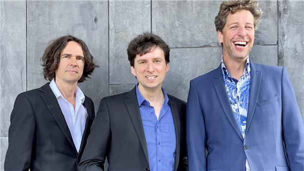 Ocean‘s 3 - Frank Fiedler (Gesang), Dominik Kroll (Piano), Mario Emde (Kontrabass) - begeistern mit Songs von Elivs und Frank Sinatra.