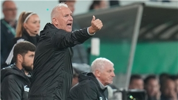 Offenbachs Trainer Christian Neidhart ist mehreren Medienberichten zufolge am Dienstag beim Training zusammengebrochen.