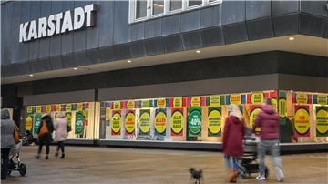 Offenbar schon wieder verkauft: Das Karstadt-Kaufhaus in der Bremerhavener Innenstadt.
