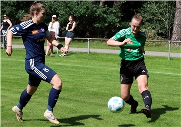 Offensivspielerin Jarste Schröder (rechts) schnürte gegen den FC Oste/Oldendorf II einen Doppelpack.
