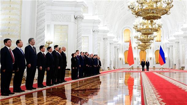 Offizielle Begrüßungszeremonie: Wladimir Putin und Xi Jinping.