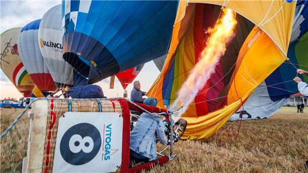 Ohne die Hitze könnte der Ballon gar nicht aufsteigen. 