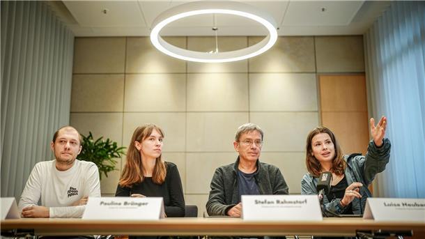Fridays for Future geht mit Verdi auf die Straße Ole Horn, Pauline Brünger von Fridays For Future, Stefan Rahmsdorf, Potsdam-Institut für Klimafolgenforschung, und Luisa Neubauer, ebenfalls Fridays For Future (v.l.n.r.).