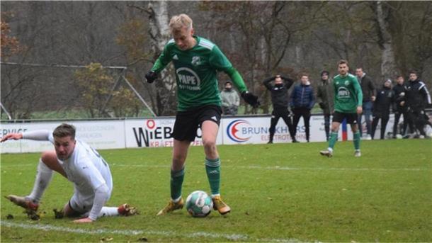 Ole Lemmermann und der SV Anderlingen müssen am Freitag in Oyten ran.