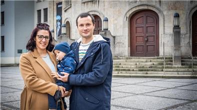 Oleksandr Shyryayev, seine Frau Jessica De Fanti Teoli und Sohn Nikolai (1) haben sich ein Leben in Bremerhaven aufgebaut. Doch es gibt Probleme bei der Anerkennung zur deutschen Staatsbürgerschaft.