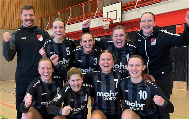Olga Riske aus Selsingen (Nummer 3) spielt derzeit erfolgreich Faustball beim MTV Wangersen.