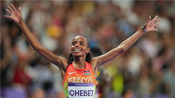 Olympiasiegerin Beatrice Chebet blieb über 5.000 Meter als erste Frau unter 14 Minuten.
