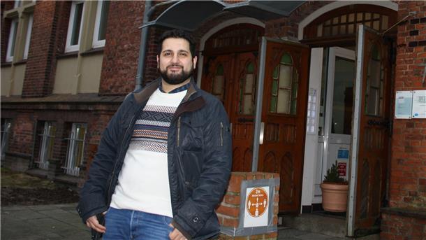 Omar Harb arbeitet für die Verbraucherzentrale.