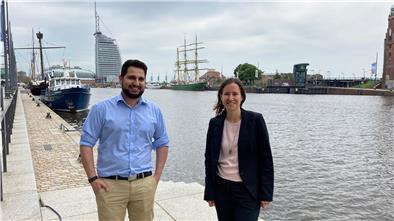 Omar Harb und Sonja Welzel stehen Verbrauchern in Bremerhaven an der Barkhausenstraße 16 mit Rat und Tat zur Seite. Während der Pandemie kamen viele Anfragen wegen Energiekosten und Problemen durch untergeschobene Verträge.