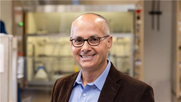 Omar Yaghi ist einer von drei Wissenschaftlern, die den Nobelpreis für Chemie 2025 erhalten.