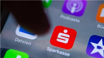 Online-Banking ist für Senioren nicht immer ganz leicht – Hilfe gibt es bei vielen Banken.