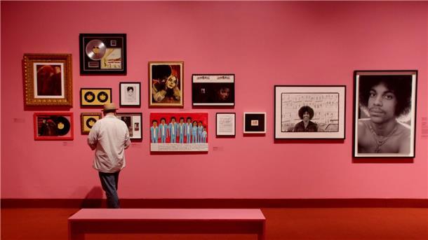 Spike Lee mit großer Ausstellung in New Yorker Museum geehrt Oscar-Preisträger Spike Lee wird mit einer Ausstellung im New Yorker Brooklyn Museum geehrt.