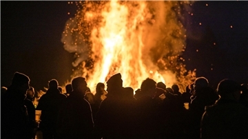 Osterfeuer im Cottbuser Ortsteiles Branitz. Immer wieder ein Thema dabei: die Feinstaubbelastung.