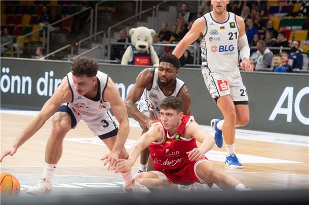 Packende Szenen auf dem Spielfeld – Einsatz bis zur letzten Sekunde.