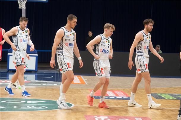 Packende Szenen auf dem Spielfeld – Einsatz bis zur letzten Sekunde.