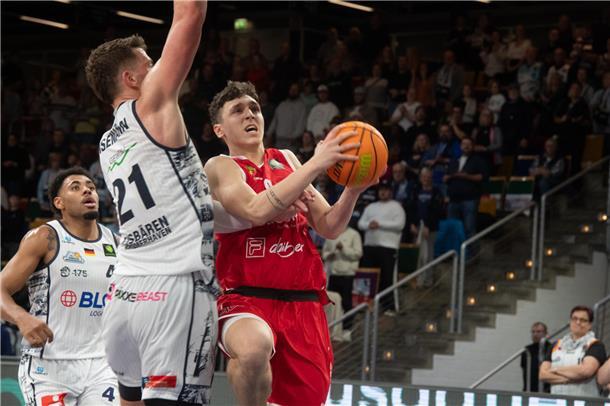 Packende Szenen auf dem Spielfeld – Einsatz bis zur letzten Sekunde.