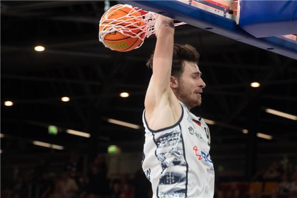 Packende Szenen auf dem Spielfeld – Einsatz bis zur letzten Sekunde.