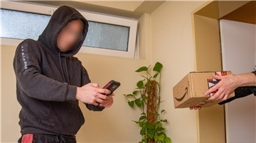 Paketboten arbeiten lang und hart, ihre Bezahlung ist miserabel und der Druck hoch. Das soll sich ändern.