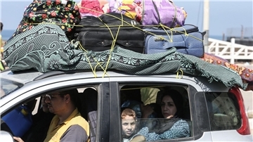 Palästinenser fliehen nach israelischen Luftangriffen in sicherere Gebiete. Das israelische Militär hat erneut zur Evakuierung von Zivilisten aus dem nördlichen Gazastreifen aufgerufen.