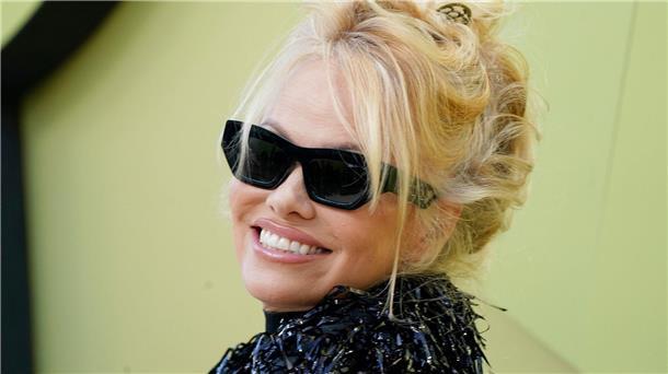 Pamela Anderson: Fremde entschuldigen sich bei mir Pamela Anderson sagt, sie sei nicht selten unterschätzt worden.