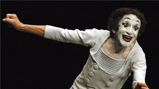 Pantomime Marcel Marceau bei einem Auftritt,